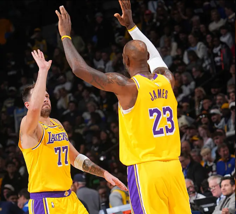 开云-狂野西部!西部第三至第七争夺超激烈 3队胜场数相同 湖人再进前6